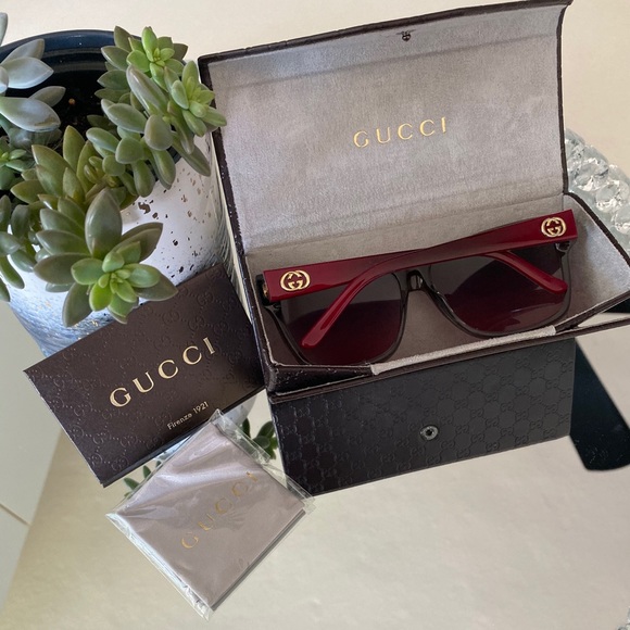 Gucci Accessories - Authentic Gucci sunglasses 🕶